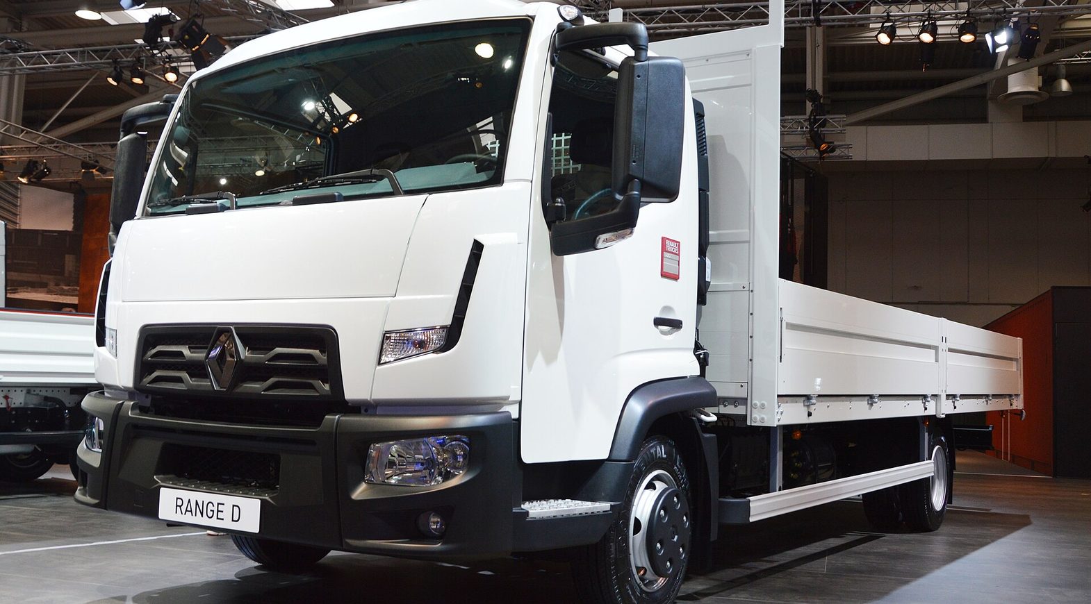 Beyaz Renault Trucks D serisi açık kasa kamyon